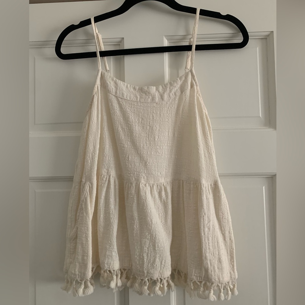Cream Entro tank. Size small. Has pockets